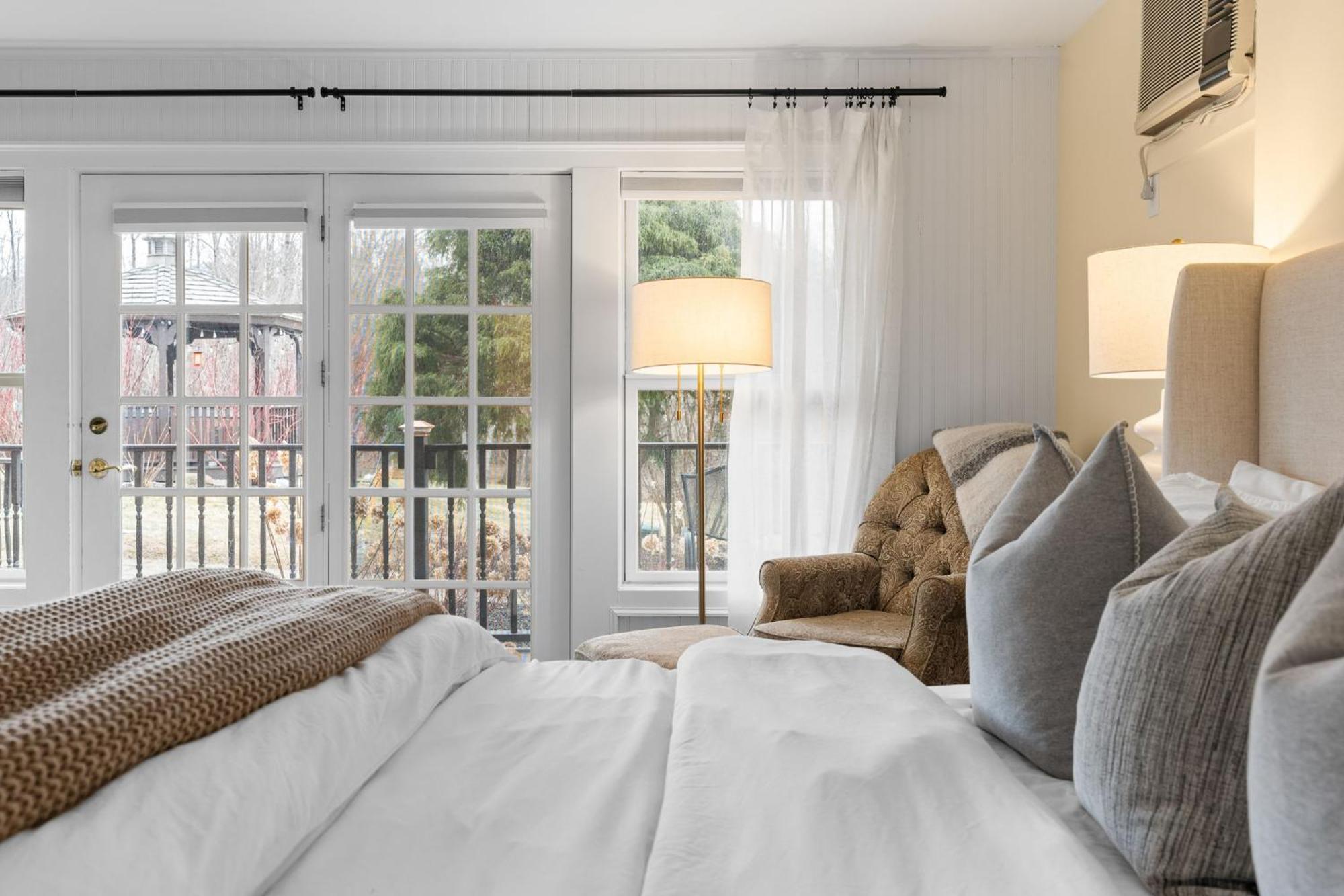 Red Clover Inn Mendon Bagian luar foto