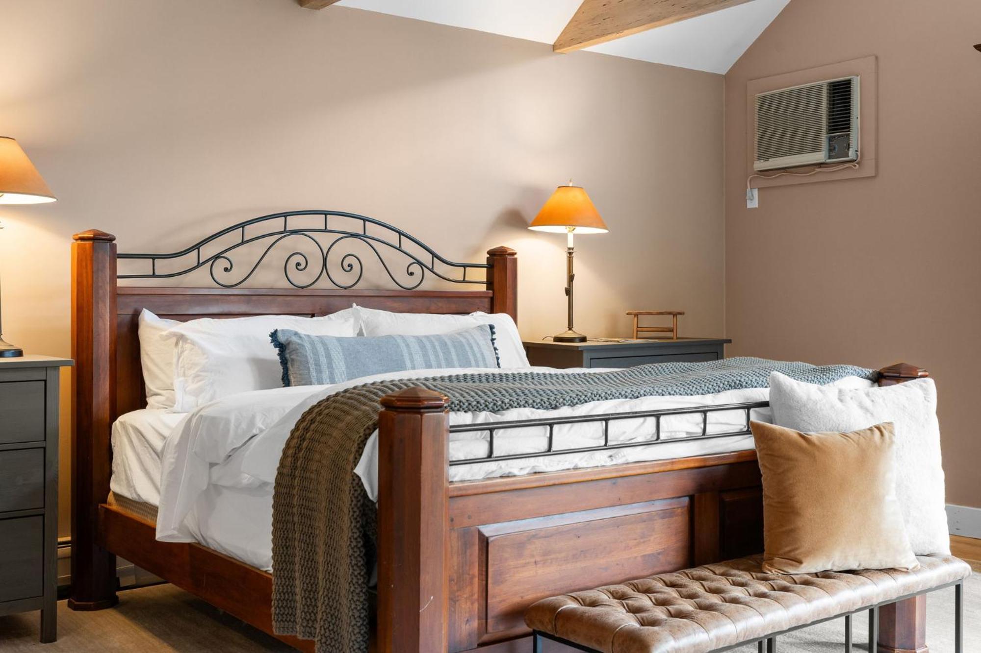 Red Clover Inn Mendon Bagian luar foto